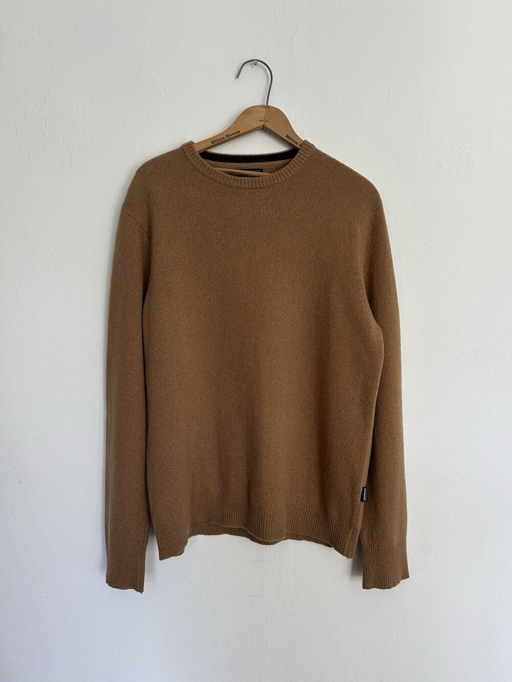 Men’s Patagonia Recycled Cashmere Sweater Tan Camel Size M Crewneck Pullover EUC